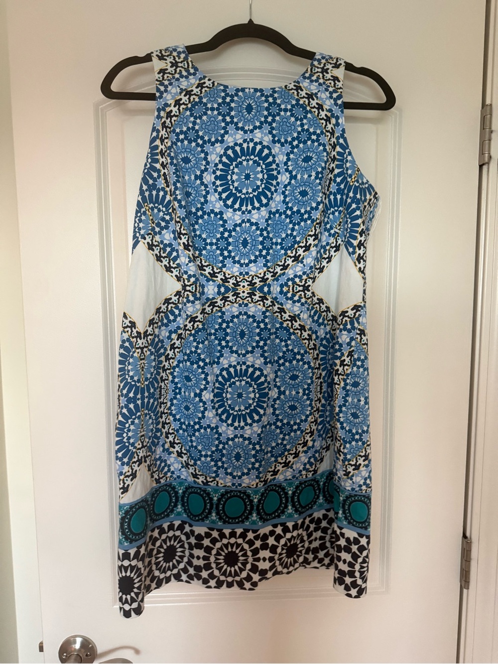 London Times Blue and White Medallion Print Sleeveless Shift Dress